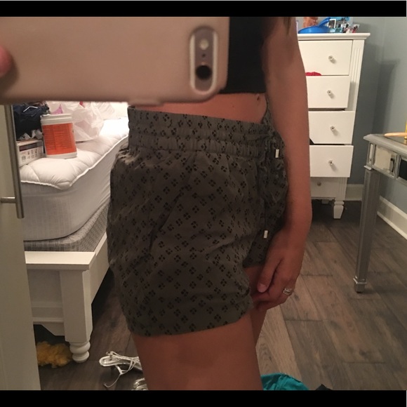 Flowy army green & black print shorts - Picture 2 of 3